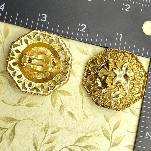 AVON Barrera Gold Tone Leaves Clip-on Earrings Jose Maria Barrera For AVON 1989 - Picture 4 of 10